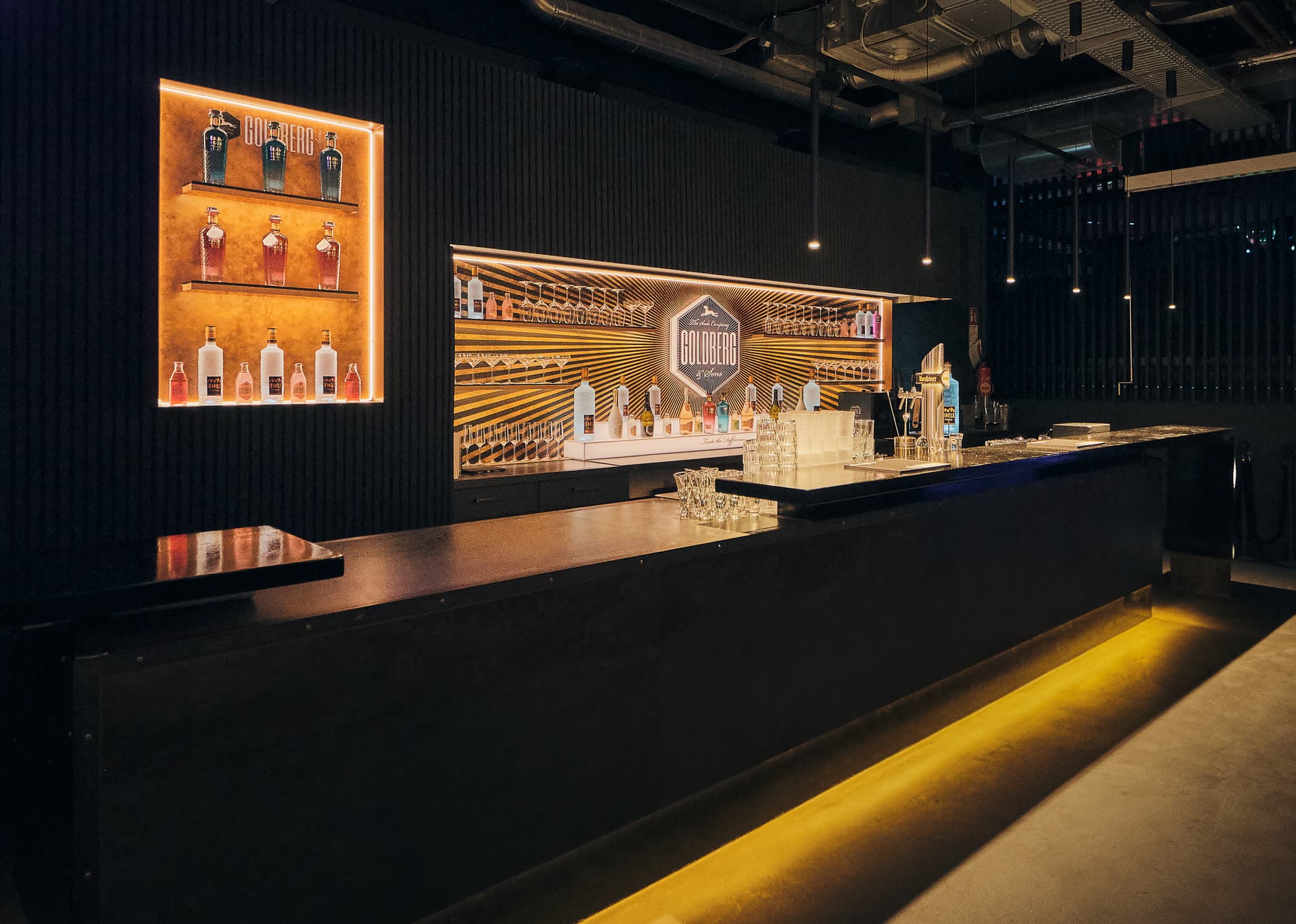 Tresen der Bar im VYBE Bar & Club